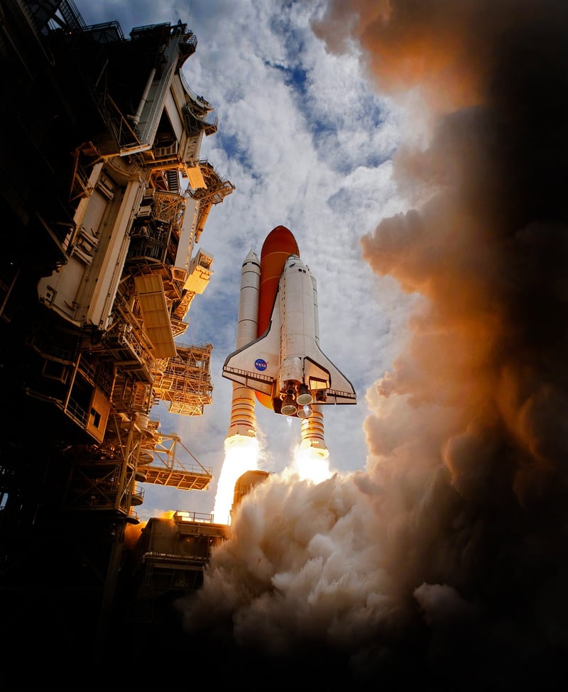 Space shuttle lift-off